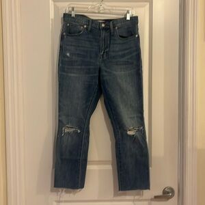 Madewell High-Rise Slim Crop Boyjean Knee-rip edition in Burt wash. Size 27. 👖